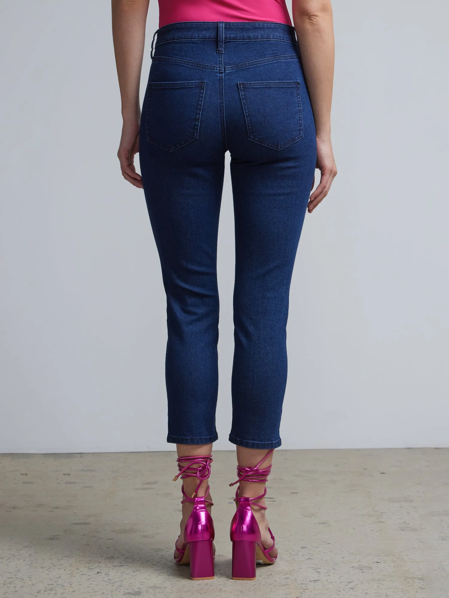 Essential High-Waisted Capri Jeans - Dark Wash