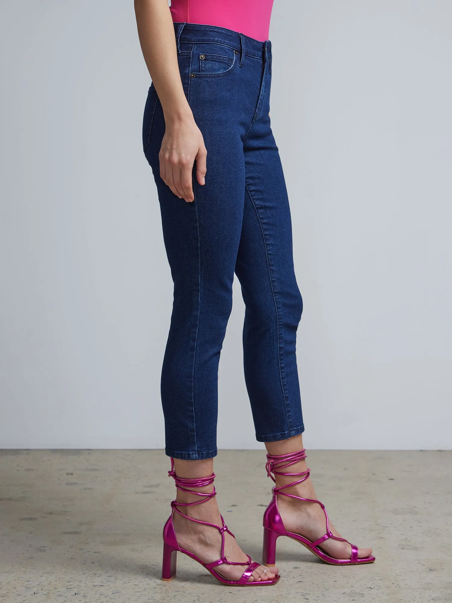 Essential High-Waisted Capri Jeans - Dark Wash